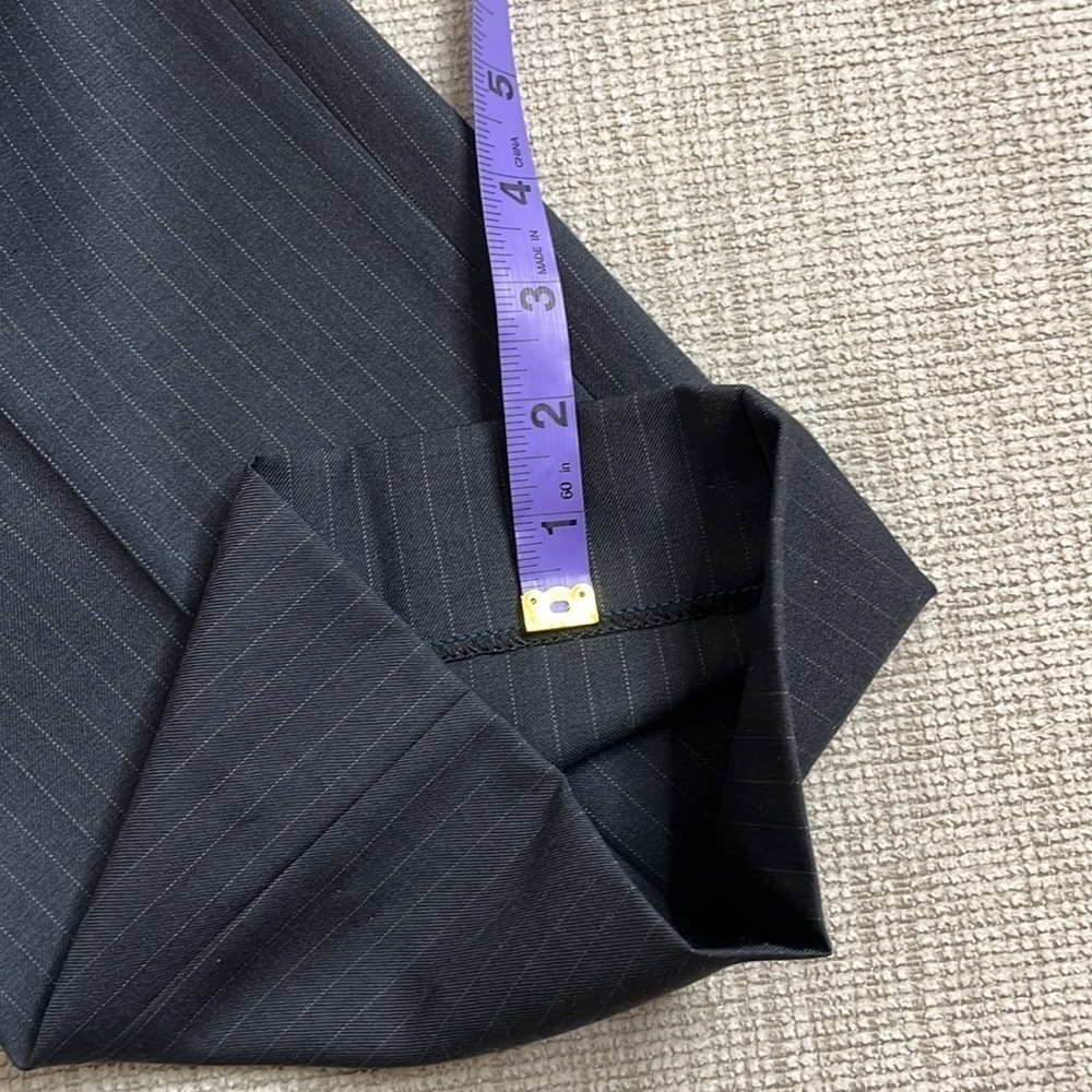 ⭐️ Bill Blass charcoal striped suit - Picture 13 of 13